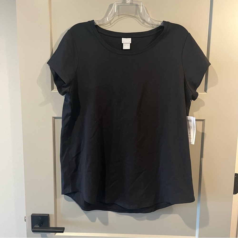 NWT Chicos Size 2 / Medium Black Short Sleeve Zenergy Shirttail Tee Tshirt $60